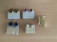 Vier paar clip oorbellen diverse kleuren en soorten oud