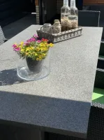 Granieten tuintafel met 5 Seasons loungestoelen inclusief kussens