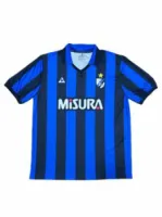 Verschillende voetbal shirts iconische clubs. Reproducties €60
