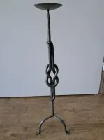 Unieke smeedijzeren kandelaar met knoopdesign